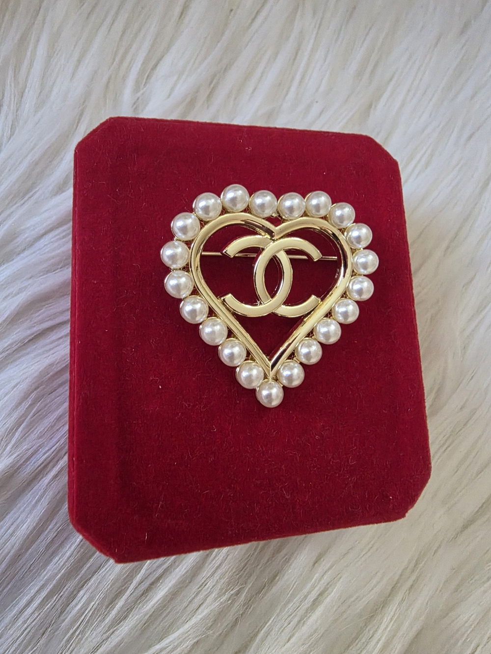Heart Pearl Brooch - Elegant Gold-Tone Accent - Picture 2 of 5